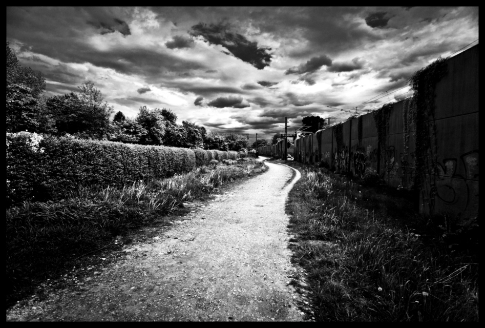 Way behind the Tracks - ID 000191
