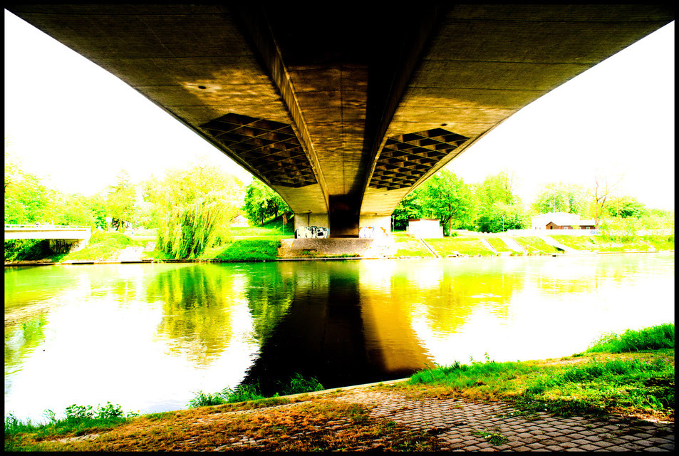 Light under the Bridge - ID 000199