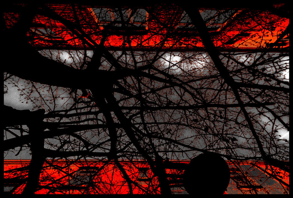 Between Red Walls I - ID 000743