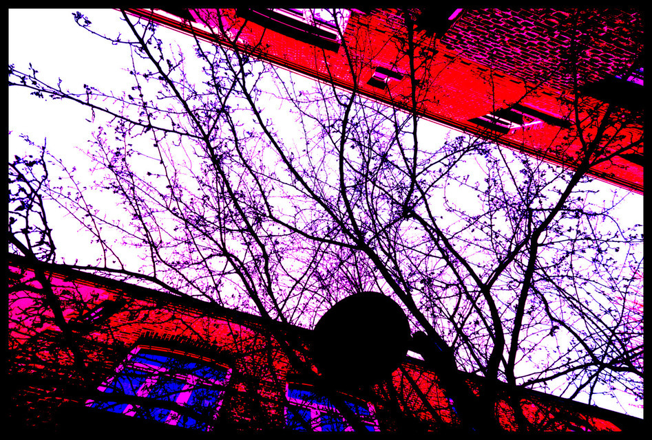 Between Red Walls III - ID 000745