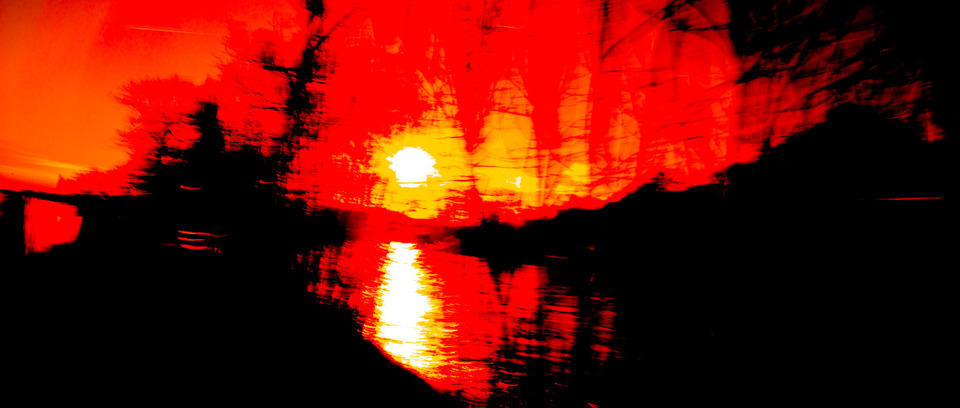 Danube Riverside Red I - ID 000865