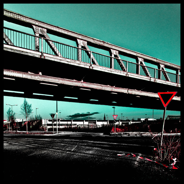 Under the Bridge - ID 000870