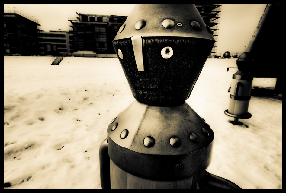 One Soldier Waiting - ID 000984