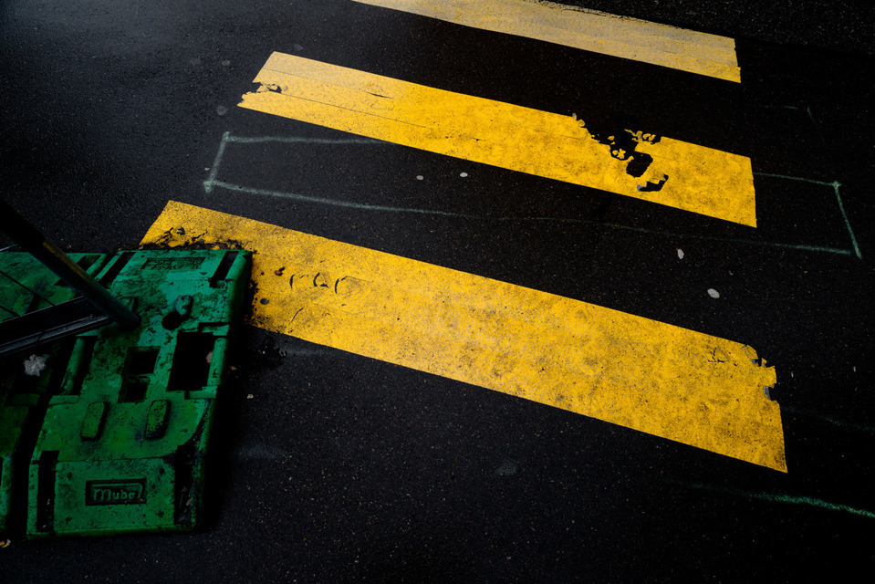 Yellow on Black - ID 001083