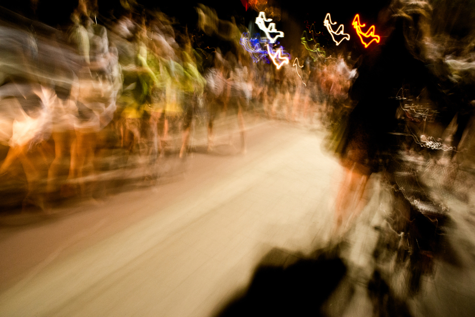 Nacked Legs Walking - ID 001406