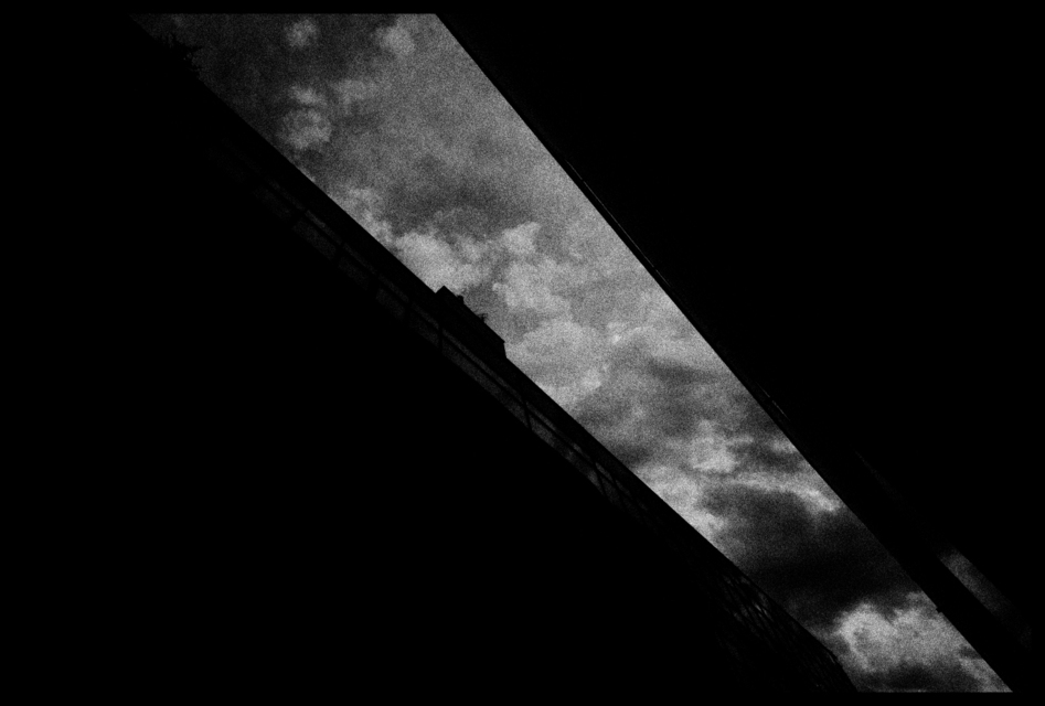 Between IV - ID 001458