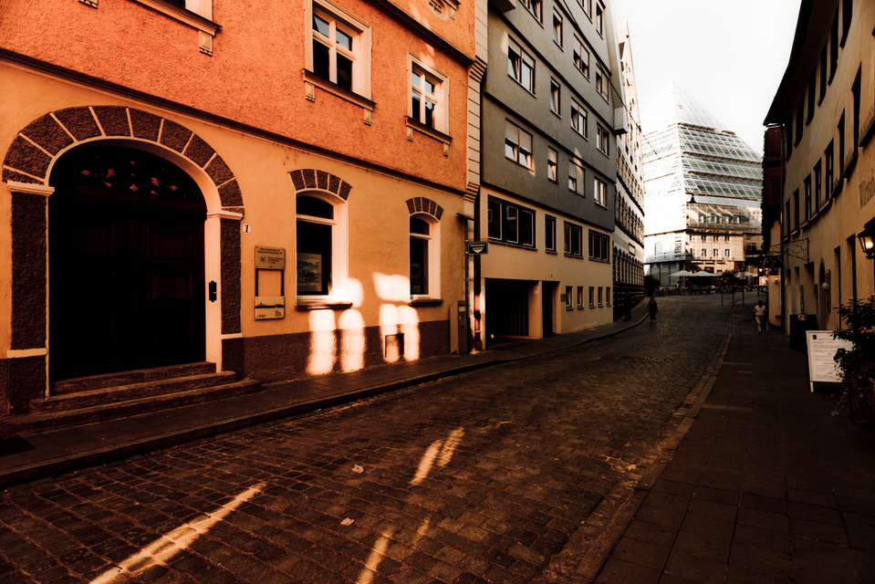 Light on the Wall - ID 001522