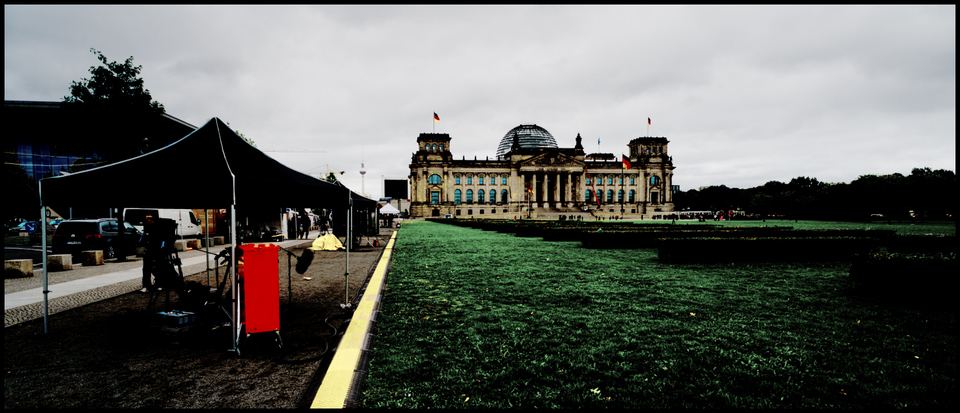 The Red Box and The Reichstag - ID 001639