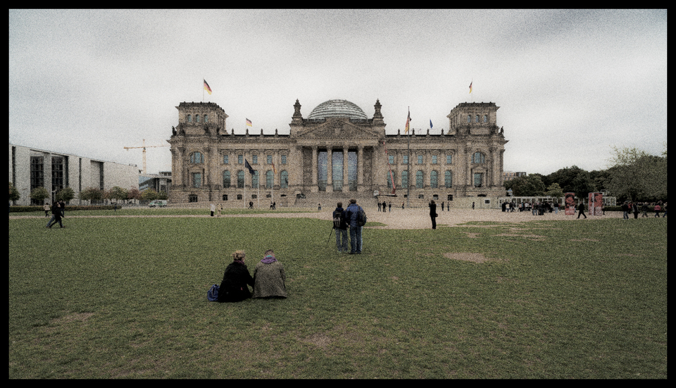 The Reichstag Hard To See - ID 001640