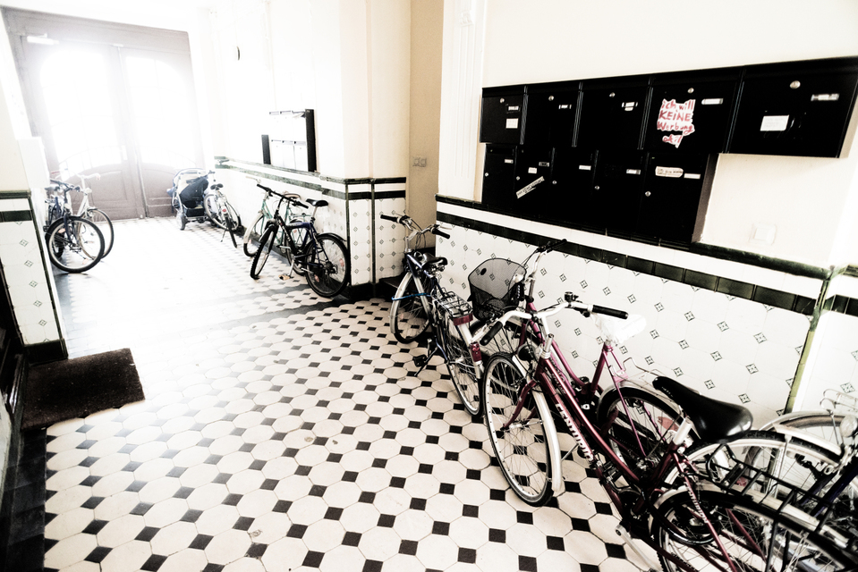 Bikes in Entrance - ID 001731
