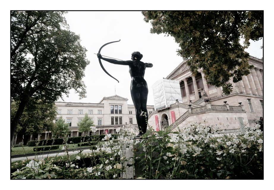 Female Back - ID 001742