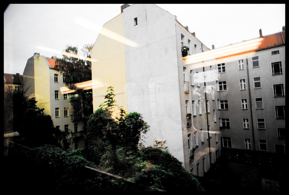 S-Bahn Ride Backyard - ID 001762