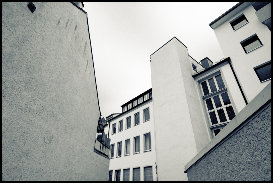 Riverside Backyard - ID 002011