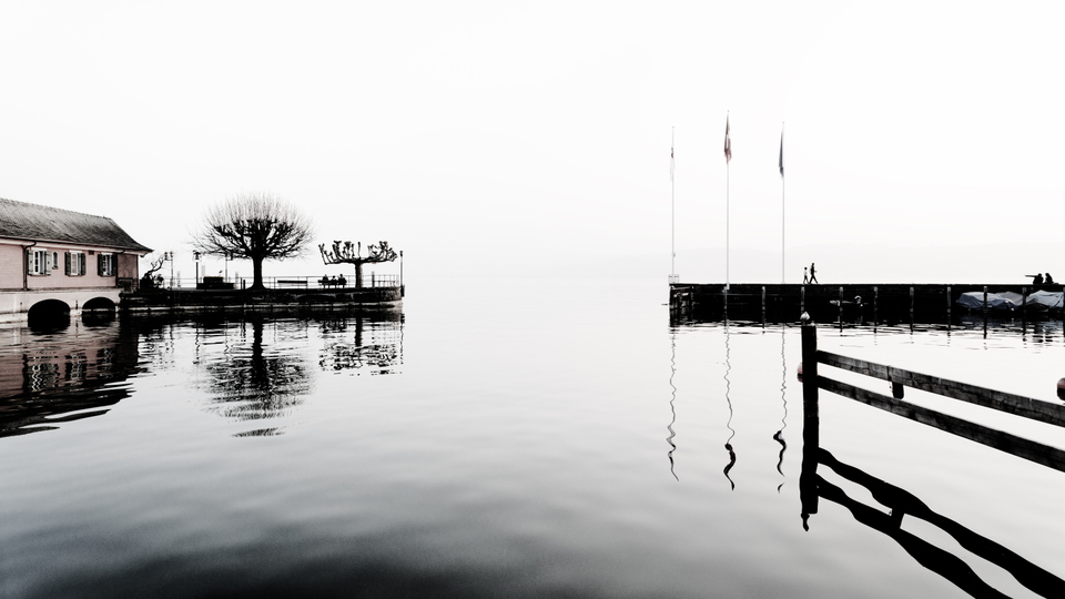 People at the Lake - ID 002299