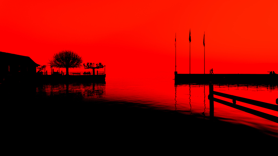 People at the Lake red - ID 002300