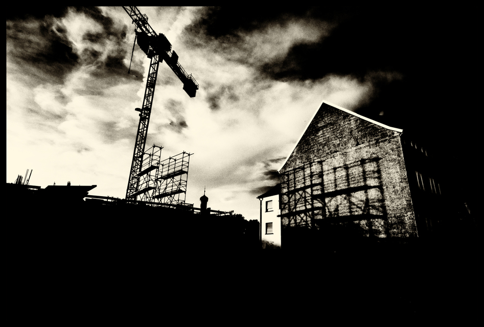 Shadow on the Wall - ID 002463