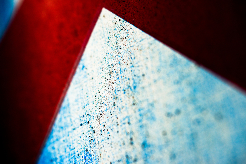 Blue on White with Red III - ID 002859