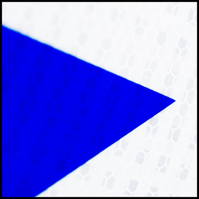 Blue on White - ID 003067