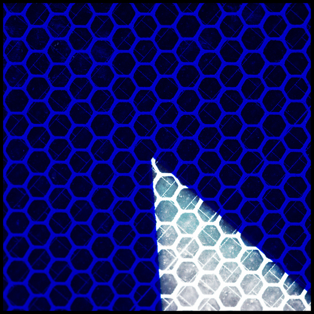 Blue on White Detail - ID 003068