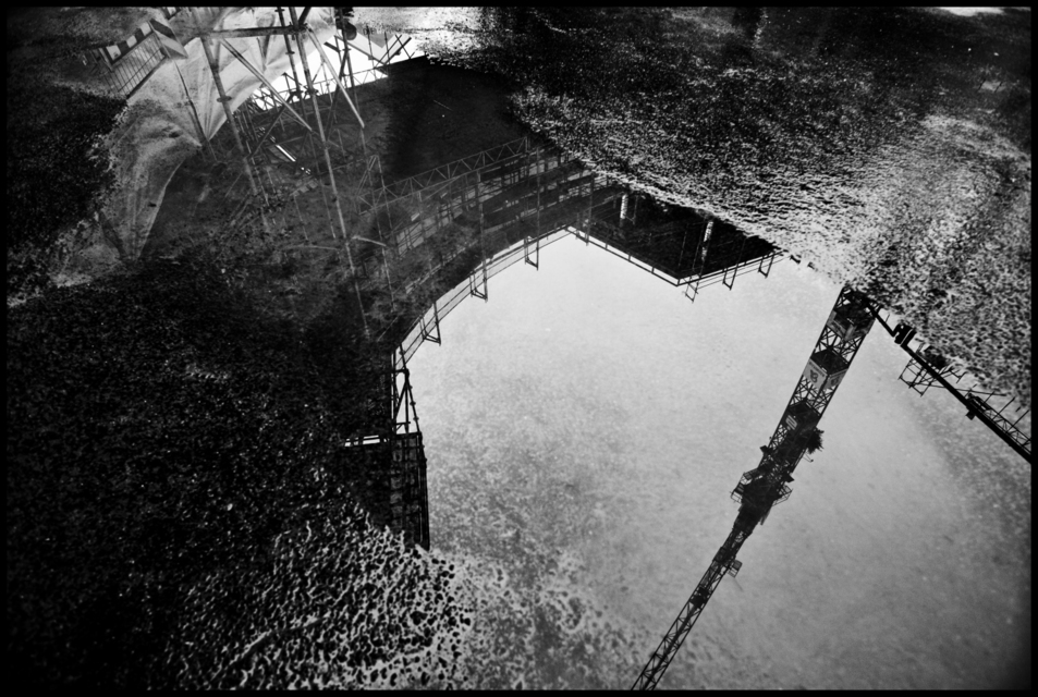 Mirrored Construction I - ID 003100