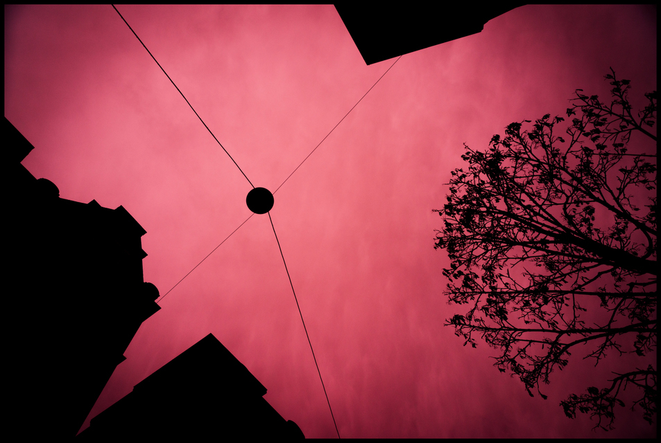 Lamp on Red III - ID 003143