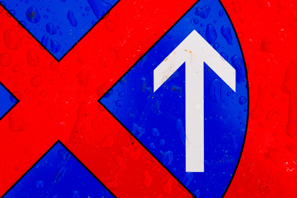 Water on Red Blue White - ID 003193