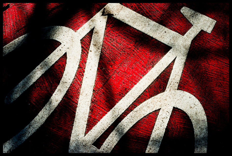 White Bike on Red - ID 003454