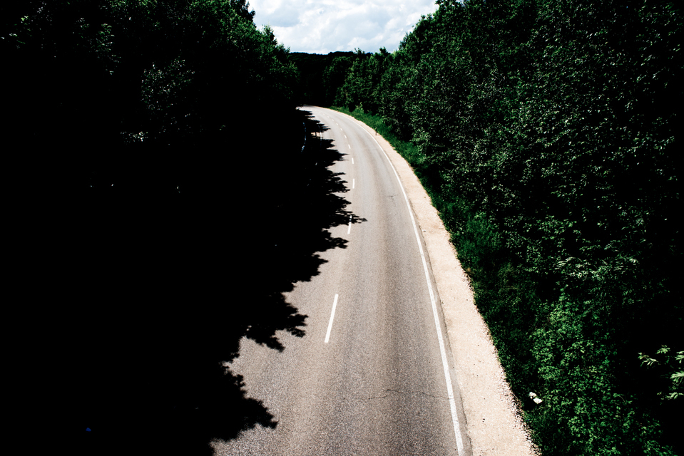 Shadow Eating Street - ID 003670
