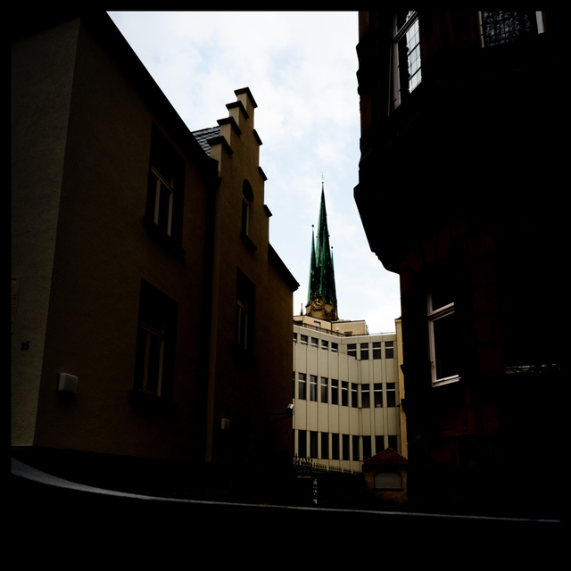 1 Minute to 4PM - ID 004142