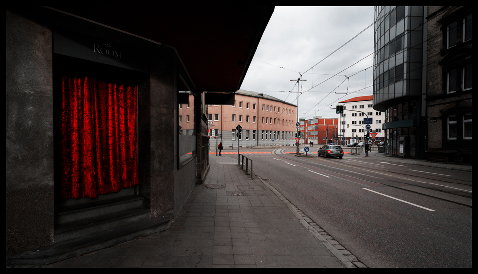 Red Curtain - ID 004146
