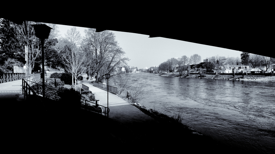 Below Train Bridge - ID 004166