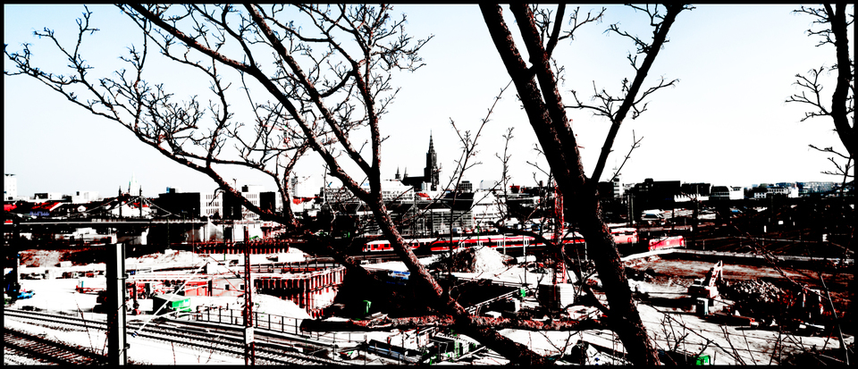 Behind Tree - ID 004187