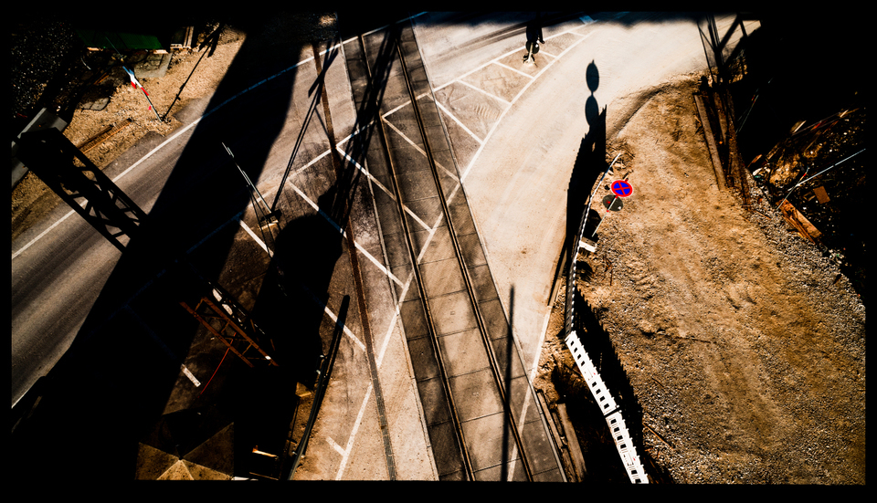 View on Track and Shadows - ID 004190