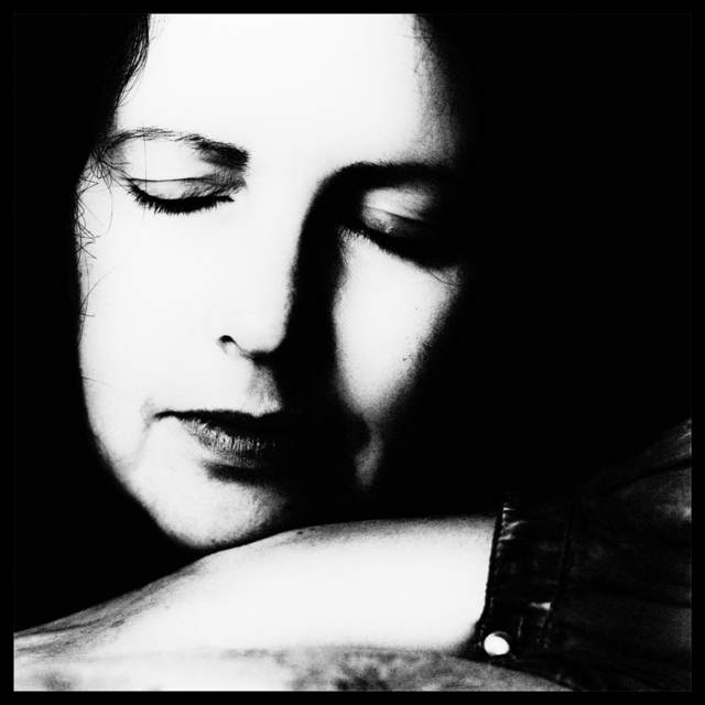 Closed Eyes - ID 004306