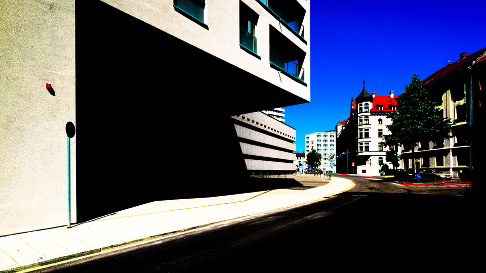 Curve and Edge to the Blue - ID 004438