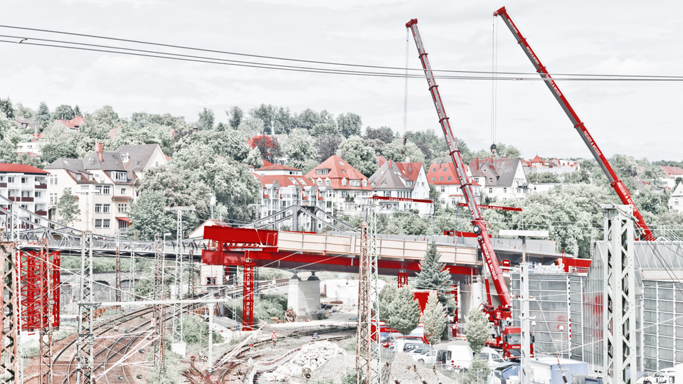 Red Cranes and Construction - ID 004490