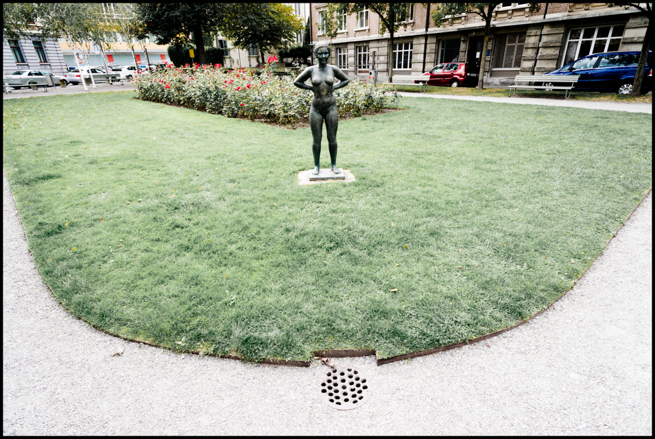 Nacked on Green - ID 004673