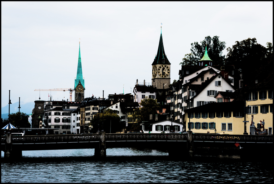 5 past 4 - ID 004767