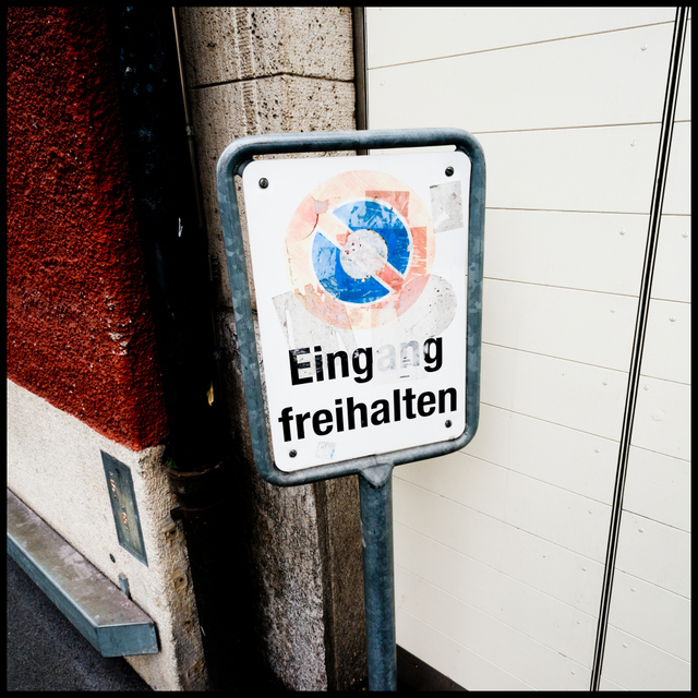 Keep Entrance Free - ID 004812