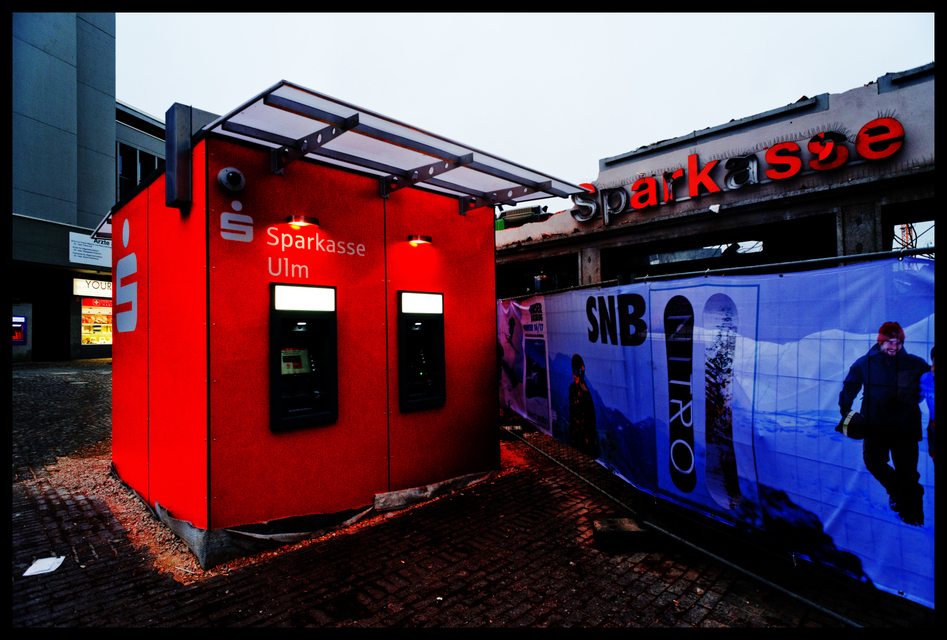 ark sse and the Red Box - ID 004936