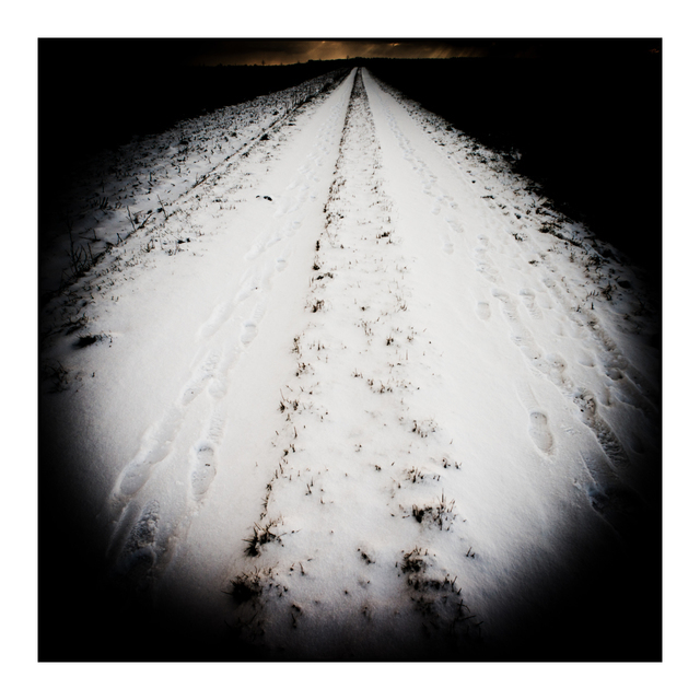 Footsteps through the Snow - ID 005037