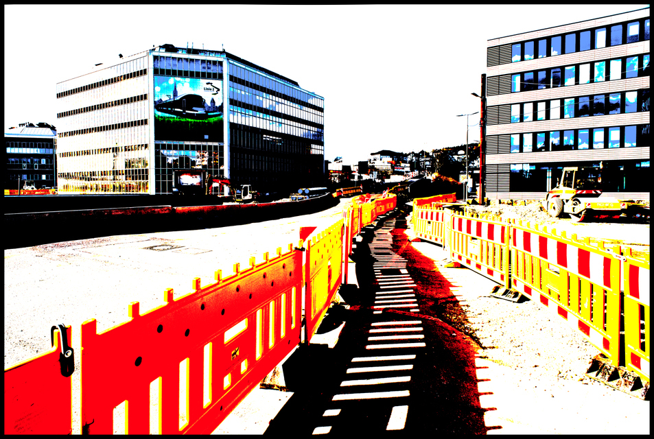 Waiting for the Tram - ID 005123