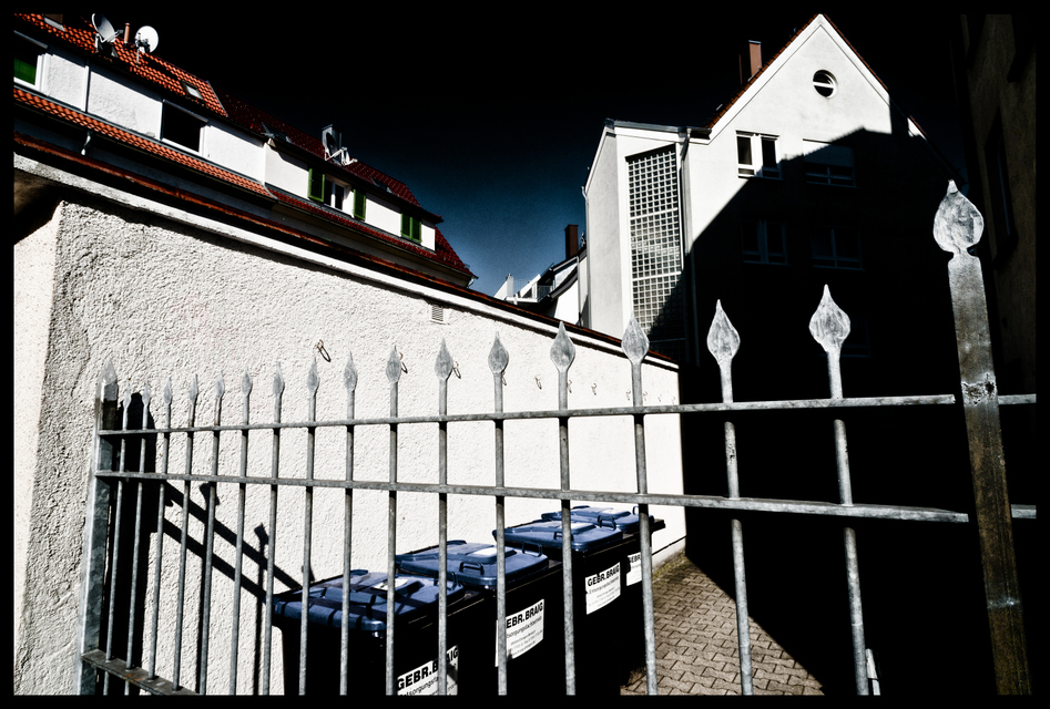 Behind the Fence - ID 005248