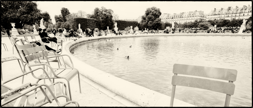 At the Fountain - ID 005626