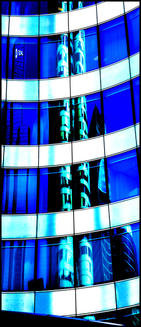 Curved Reflection - ID 005721