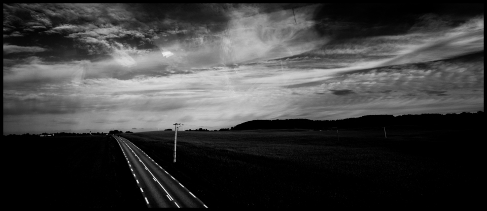 Leaving France by Train with an Angel - ID 005814