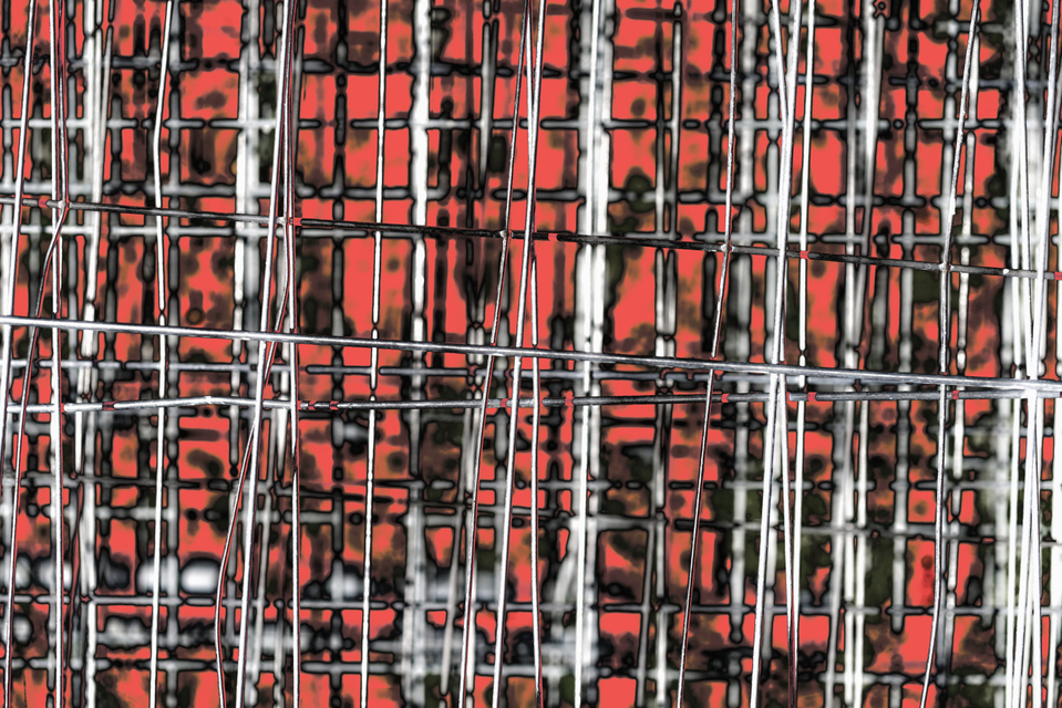 Grid on Red - ID 005870