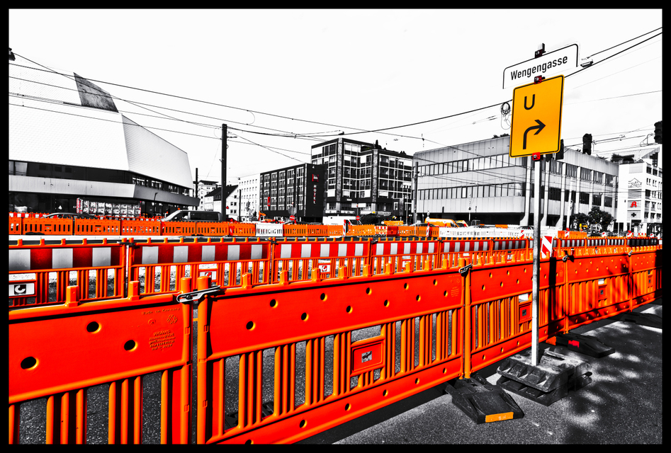 Orange Barrier IV - ID 005886
