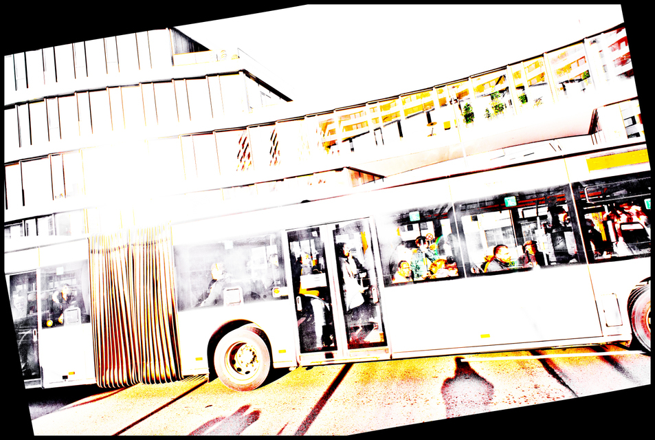 Out of Frame Bus - ID 006058