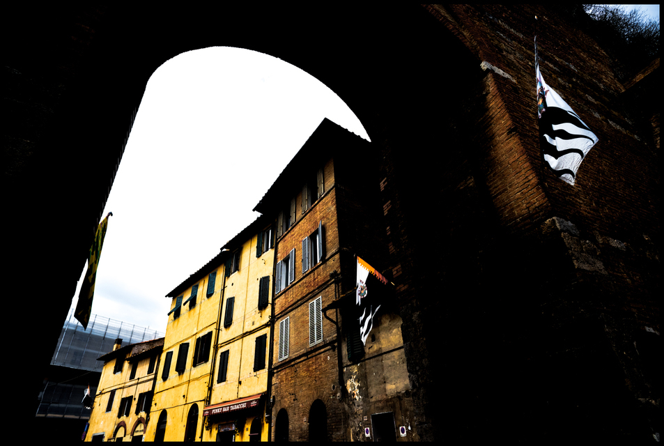 Entering Old Siena - ID 006179